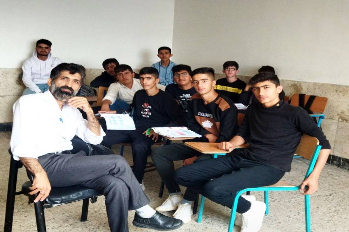 معلم، پل ارتباطی دانشآموز با آینده است