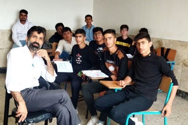 معلم پل ارتباطی دانش‌آموز با آینده است