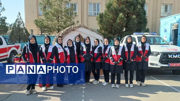 گرامیداشت پدافند غیرعامل با حضور مسئولان شهرستان در دبیرستان وکیلی ۹