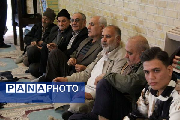 حضور پررنگ بسیجیان و اقشار مختلف مردم در نماز جمعه صفادشت