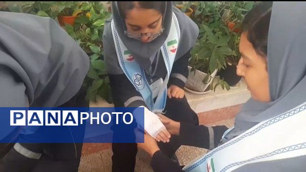 بیست و هفتمین مانور سراسری زلزله در دبیرستان نمونه وکیلی ۱۰