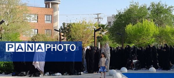 برپایی نماز عید سعید فطر در پارک شهدای کوچه بیوک