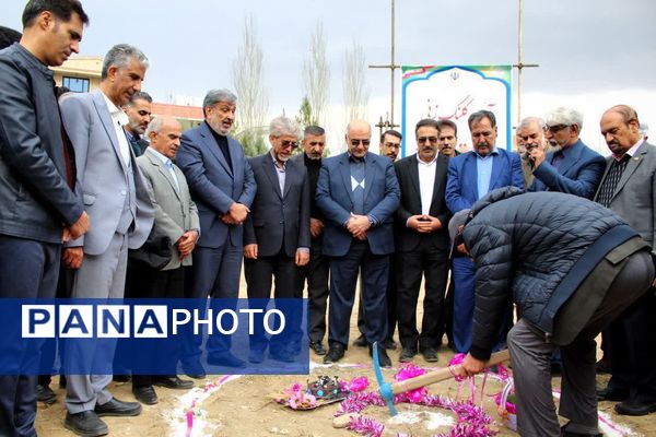 مراسم افتتاح هنرستان دخترانه ۱۸ کلاسه ربیعی در بروجرد 