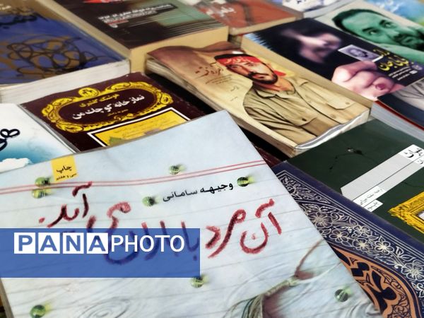گشایش نمایشگاه کتاب در فرهنگسرای فاروج 