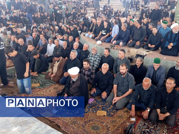 نماز جماعت در حسینه روستا اردمه در ظهر اربعین