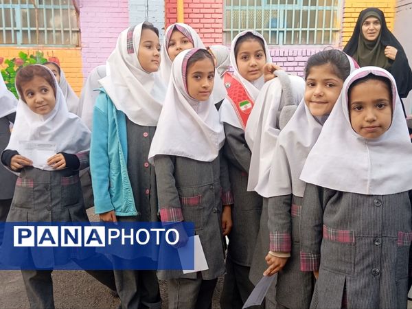 انتخابات شورای دانش آموزی در دبستان دخترانه نرجس یک 