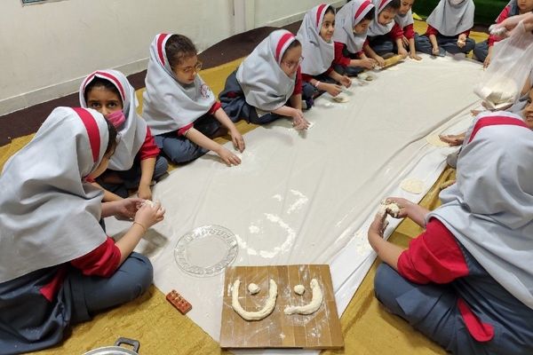 تجربه‌ای خوش‌مزه برای یادگیری الفبا در دبستان سارا شهرستان ملارد