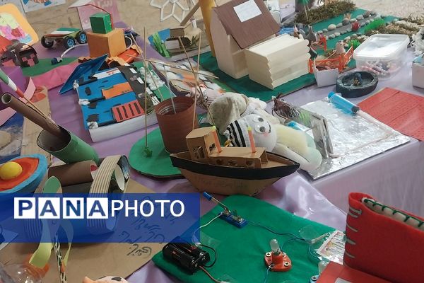 نمایشگاه دست سازه های دانش‌آموزی در دبستان شهید مجید مجیدی ناحیه دو شهرری 