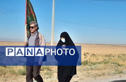 پیاده‌روی زائران جامانده ازحرم رضوی در شهرستان بام و صفی آباد