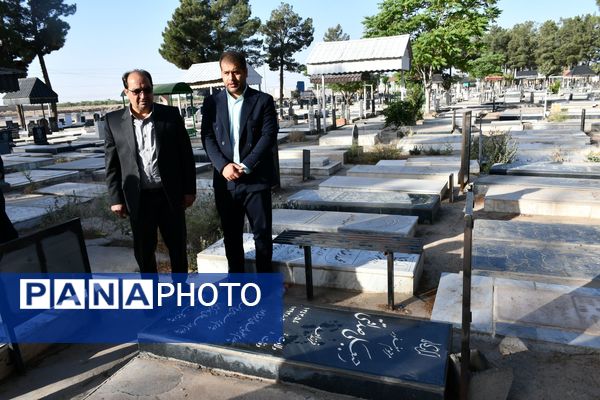 گلزارهای شهدا در هفته معلم عطرافشان شد