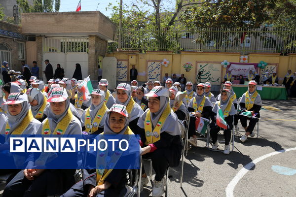 جشن عاطفه‌ها در دبیرستان ۱۳ آبان تبریز