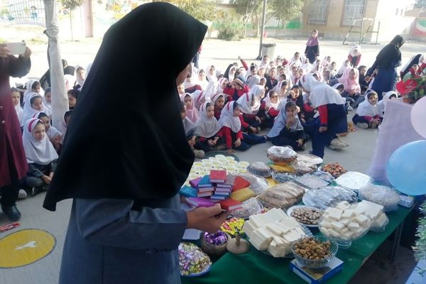 جشن ولادت حضرت زینب(س) و بزرگداشت روز پرستار در دبستان تکتم