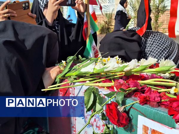 میزبانی دانش‌آموزان دختر بیرجندی از شهید گمنام 