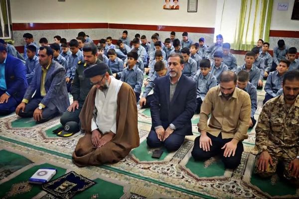  زنگ نماز در مدارس شازند؛ گامی در تعمیق باورهای دینی دانش‌آموزان