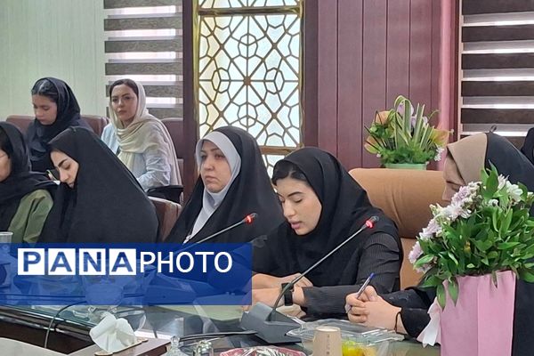 آیین رونمایی از کتاب‌های «نقش ورزش در بلوغ زودرس» و «مدیریت اثربخش در ورزش» در پیشوا