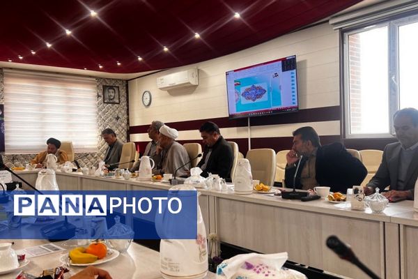 تقدیر از دانش‌آموز نخبه پژوهش‌سرای کاوش در شورای آموزش و پرورش کهریزک