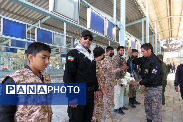 احترام به مقام شهدا با حضور فرماندهان و بسیجیان در گلزار بی‌بی سکینه(س) شهرستان ملارد