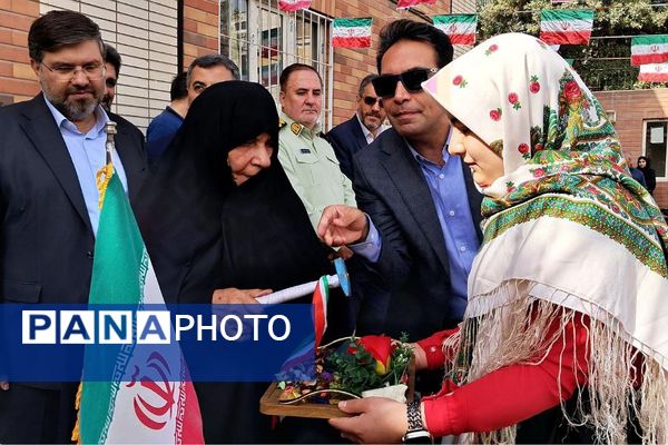 آغاز سال تحصیلی در دبیرستان بانو عفت آهنگری ناحیه یک شهرری