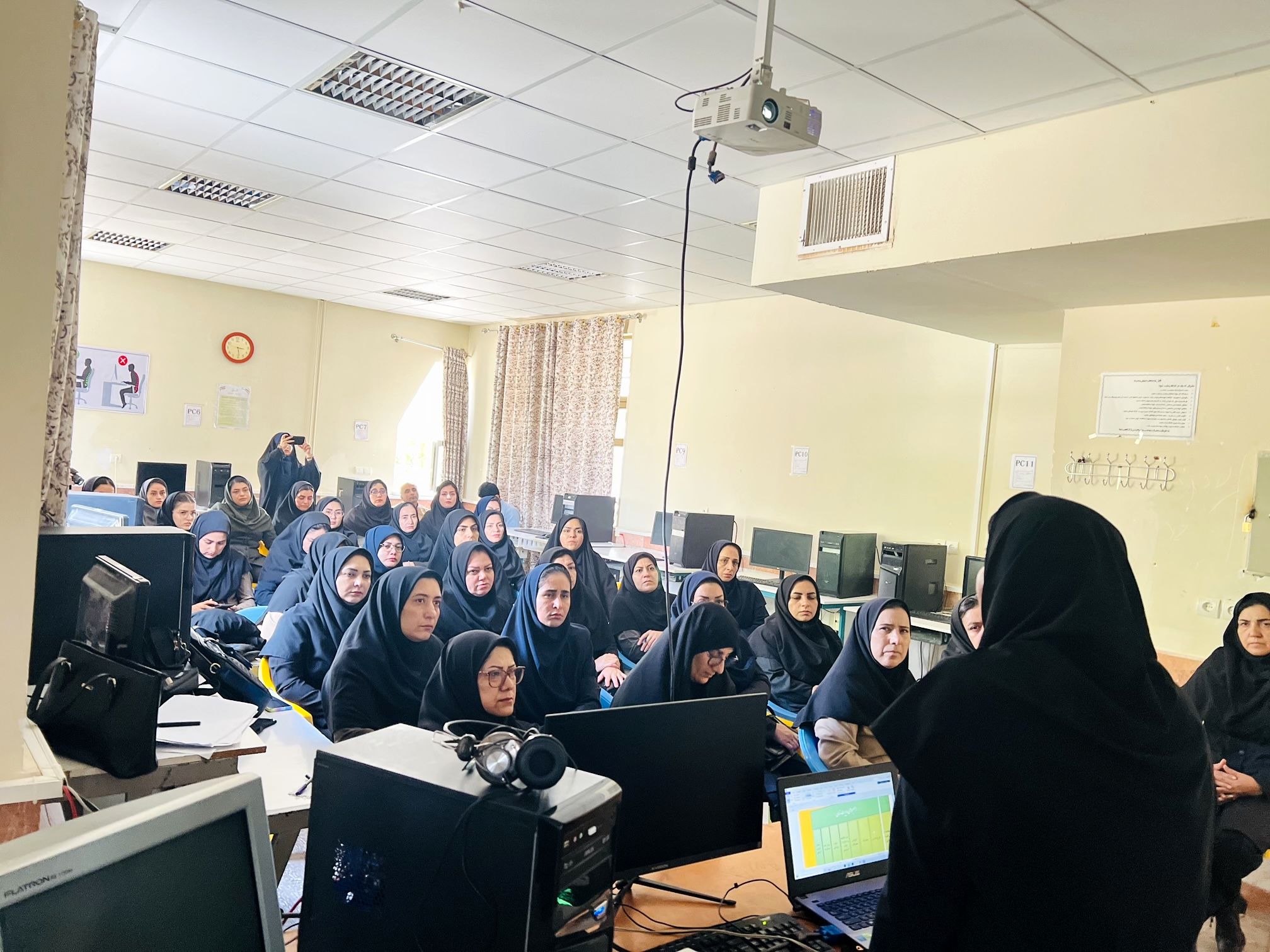 برگزاری روز دوم کارگاه توانا با حضور جمعی از مدیران و معلمان در سملقان