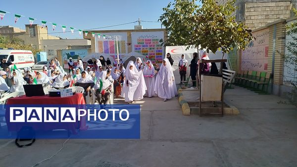 هفته پدافند غیرعامل با مانورهای مختلف این هفته در دبستان حضرت مریم(س) دوره دوم