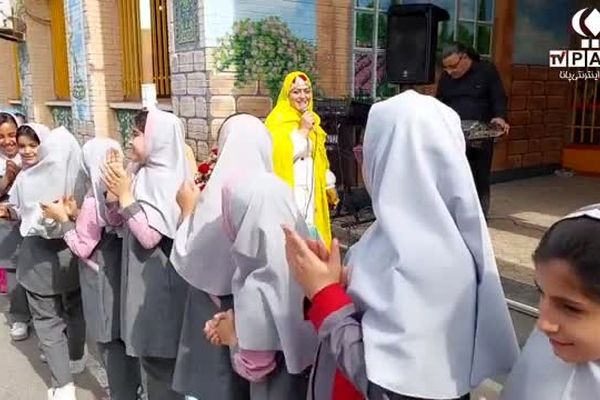 بمناسبت روز دختر برگزاری جشن در دبستان یاس زرین شهر