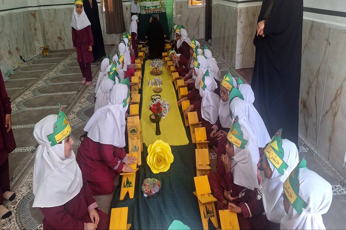 جشن قرآن دانش‌آموزان پایه اول در مدرسه ریحانه جزیره بوموسی