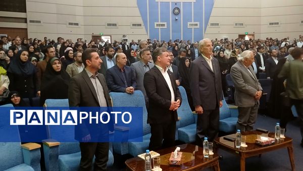 معلم قلب تپنده پایتخت دانایی