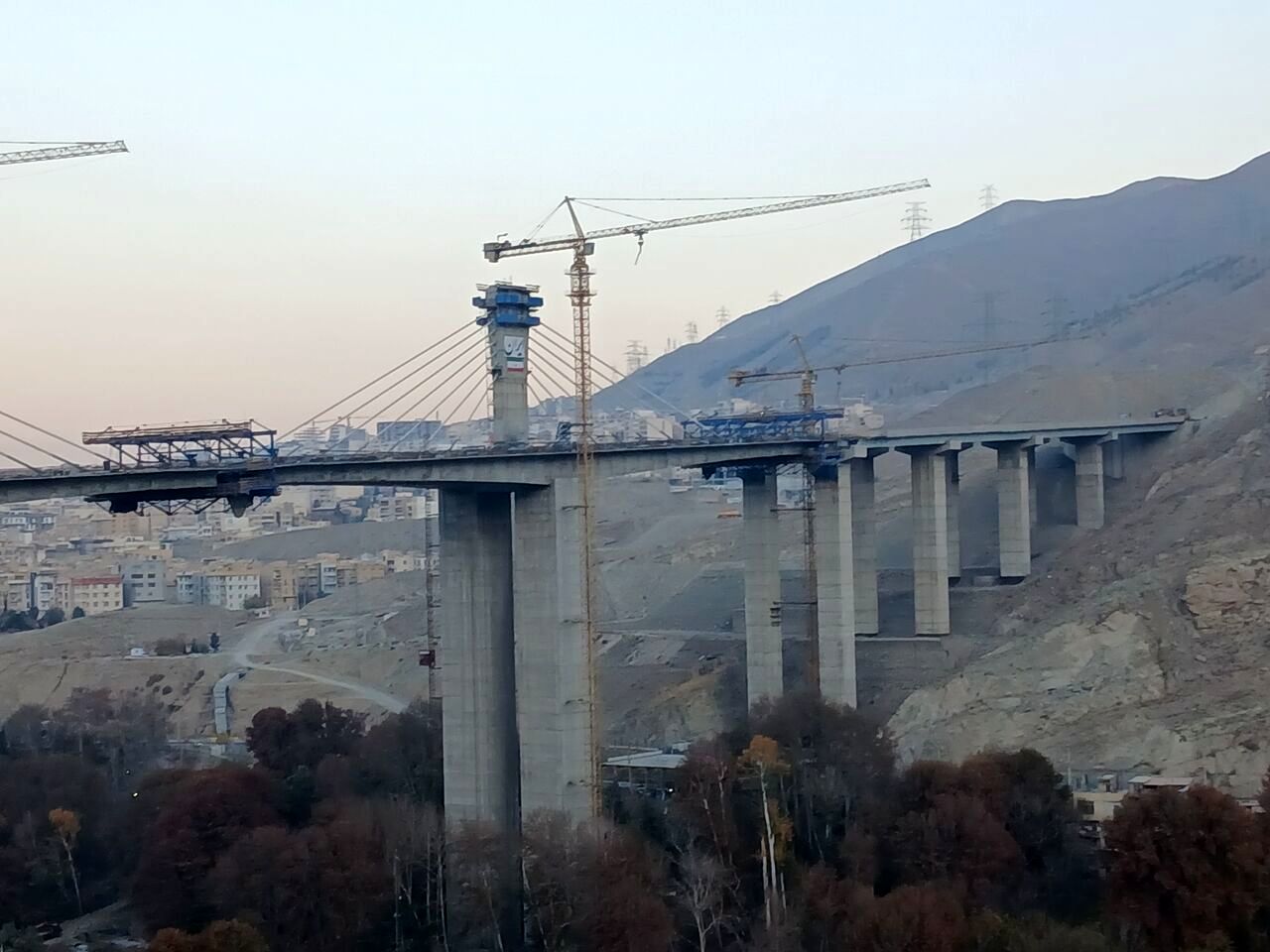 بازدید وزیر راه و شهرسازی از پروژه کنارگذر آزادراه شمالی کرج