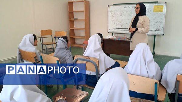 گرامیداشت دهه کرامت و بیست و ششمین سالروز تاسیس سازمان دانش‌آموزی، در منطقه ۱۰