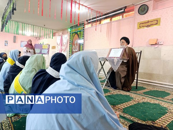 جلسه پرسش و پاسخ با امام جمعه شهرستان نیشابور در دبیرستان شاهد قدسیان 