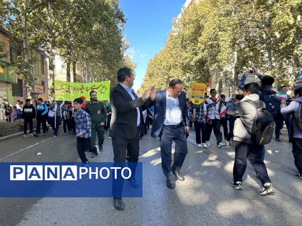 راهپیمایی ۱۳ آبان مدرسه شهید رجایی یک بجنورد