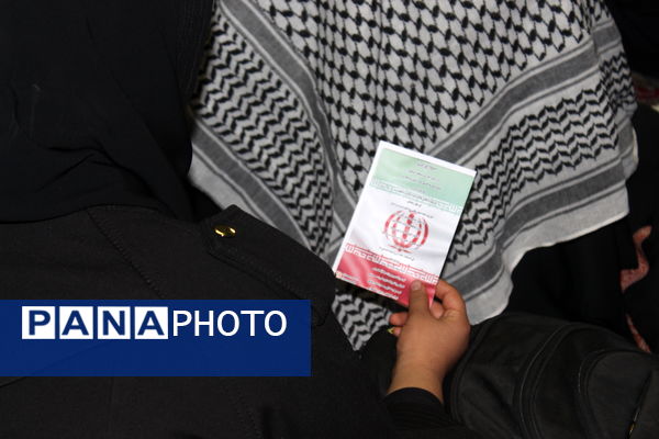 حضور پررنگ دانش‌آموزان دختر در آیین فاطمیون کرمان