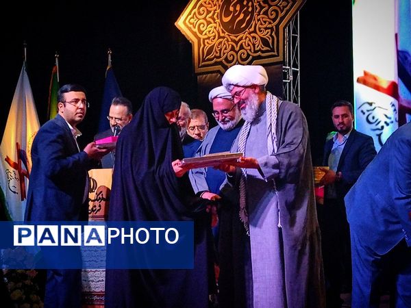 آیین اختتامیه ترنم وحی با تجلیل از برترین های قرآنی