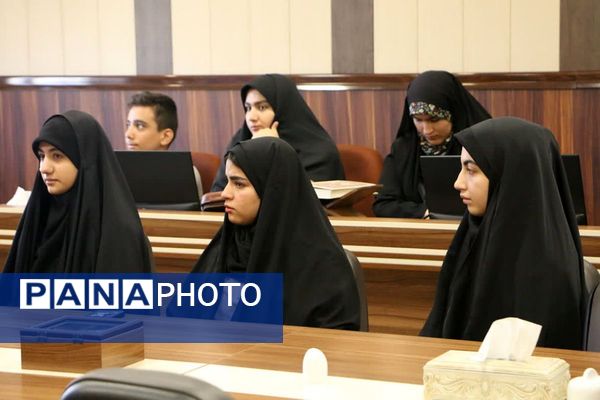 تجلیل از دانش‌آموز خبرنگاران پانا ناحیه یک شهرری به مناسبت روز خبرنگار