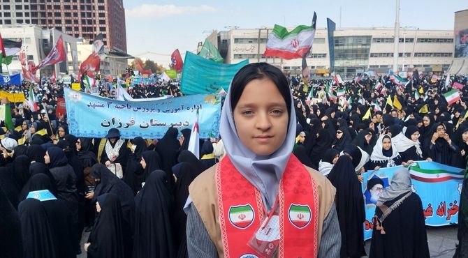 حضور گسترده مردم در راهپیمایی ۱۳ آبان