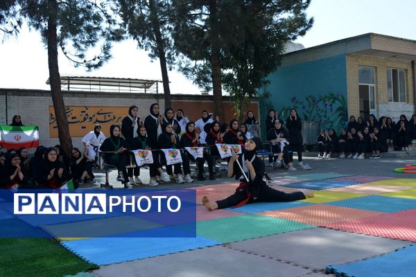 از حرکات رزمی دانش‌آموزان تا طناب‌کشی معلمان، المپیاد ورزشی مدرسه حکمت بهارستان‌دو