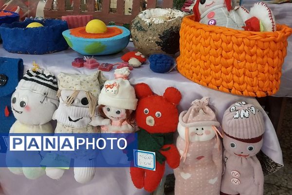 نمایشگاه دست سازه های دانش‌آموزی در دبستان شهید مجید مجیدی ناحیه دو شهرری 