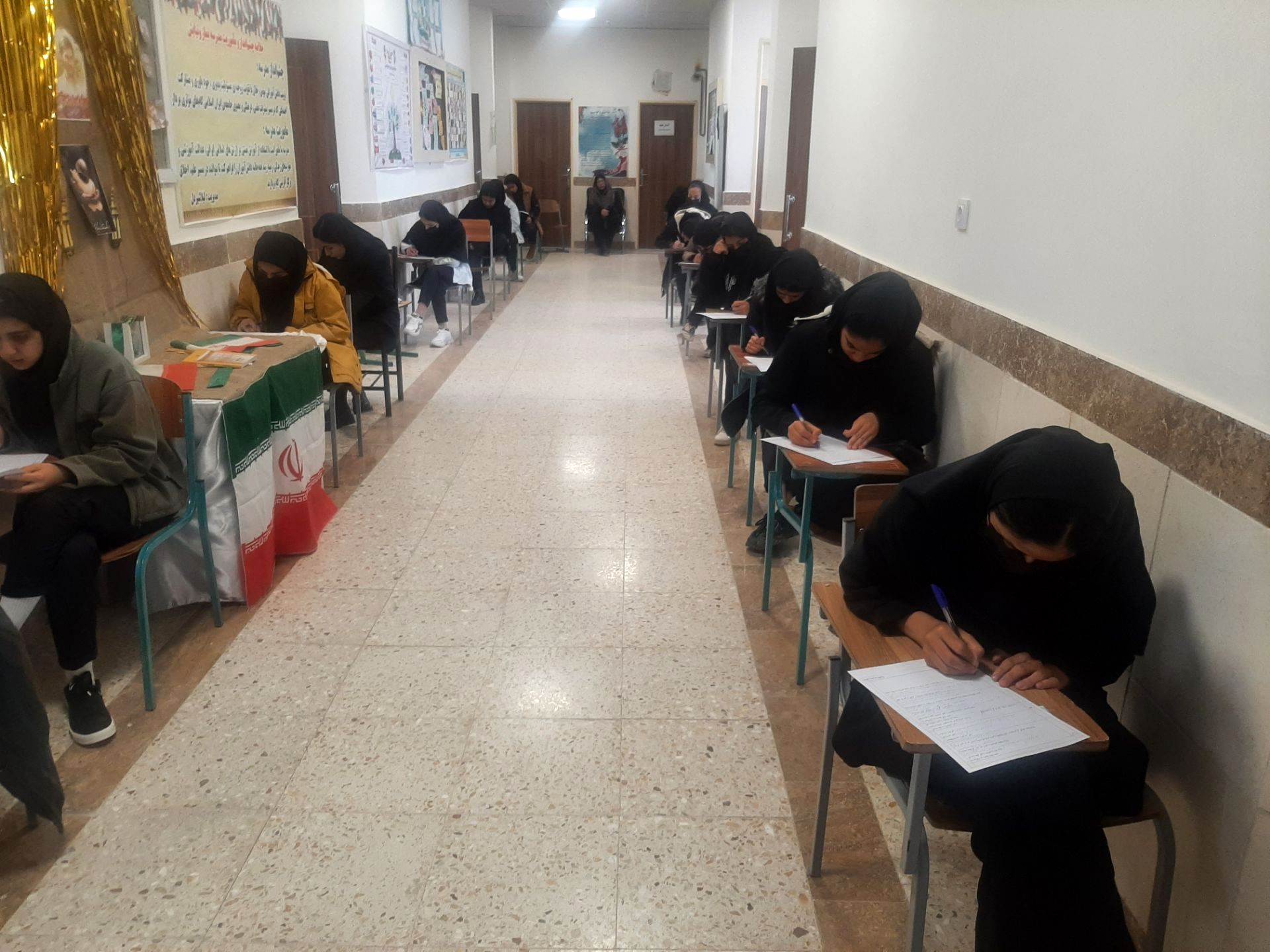 امتحانات نوبت اول دانش آموزان دبیرستان نیایش شهرستان باخرز