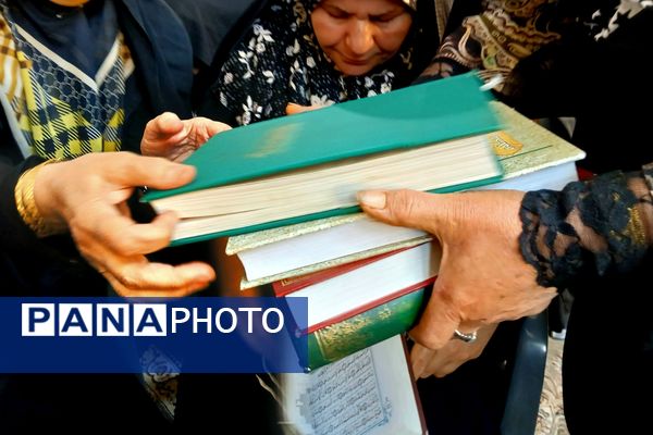 برگزاری محفل انس با قرآن و تجلیل از خانواده‌ شهدا