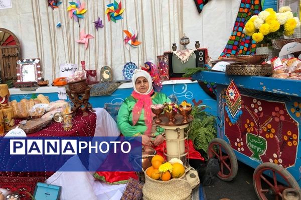 برگزاری بازارچه همدلی با کودکان غزه در دبستان آزاده ناحیه دو شهرری 