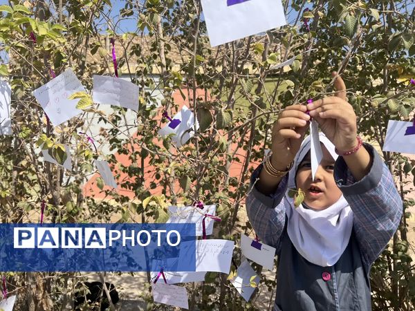 از «درخت آرزوها» تا «نمایشگاه هنری» در جشن روز کودک دبستان احمد کاظمی ۲