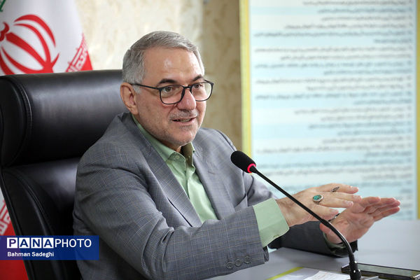 دیدار اعضای هیات مدیره مجلس دانش‌آموزی با دبیرکل شورای عالی آموزش و پرورش