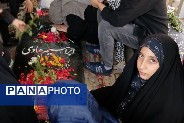 تجدید پیمان دانش‌آموز خبرنگاران پانا با شهدا درهفته دفاع مقدس
