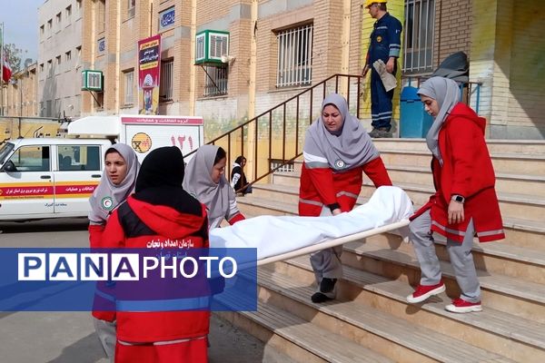 مانور سراسری زلزله در مدارس کهریزک و باقرشهر 