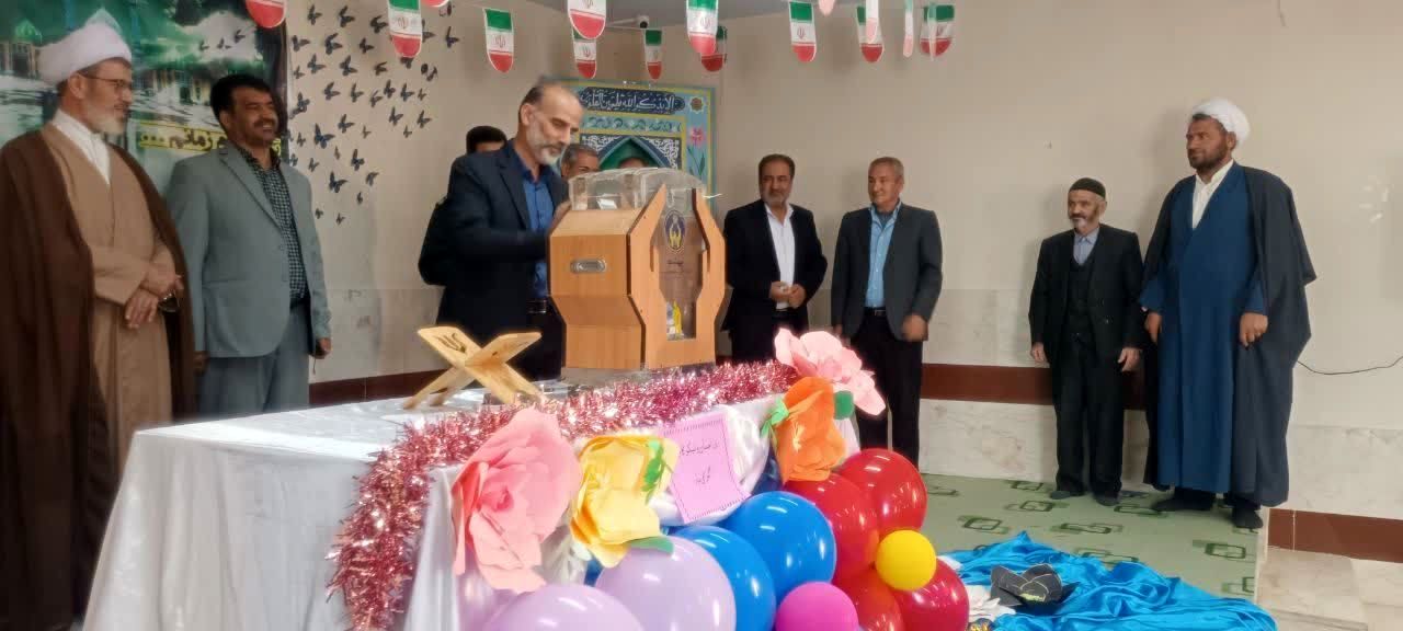 «جشن عاطفه‌ها» در مدرسه حضرت زهرا(س) قهاوند برگزار شد