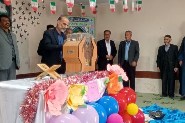 «جشن عاطفه‌ها» در مدرسه حضرت زهرا(س) قهاوند برگزار شد