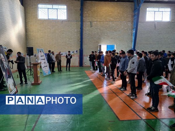 صبحگاه مشترک بسیج دانش‌آموزی و دانش‌آموزان دبیرستان نمونه دولتی پژوهش