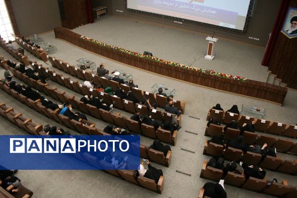 همایش تجلیل از مدرسه یاران استان قم