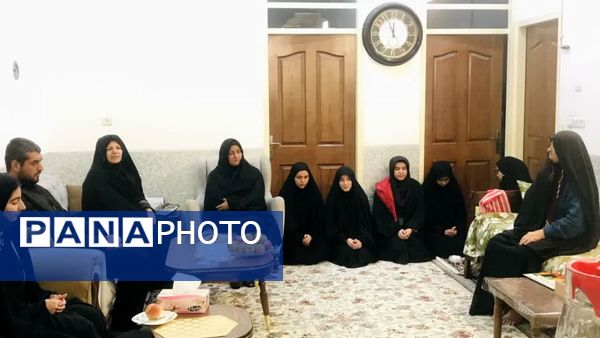 دیدار دانش‌آموزان دبیرستان حضرت ابوالفضل با مادر شهید علی‌اکبر عدم