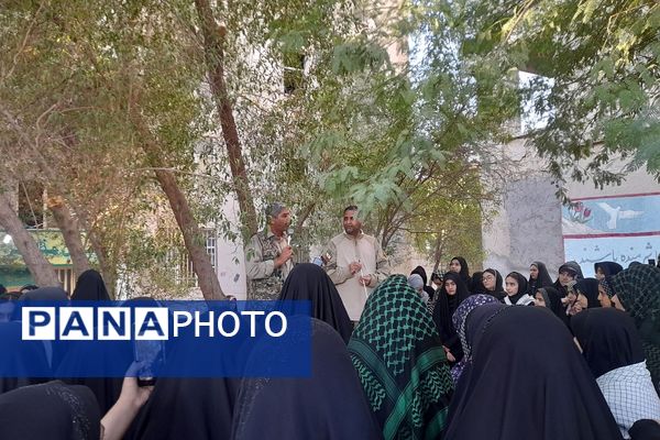 اولین روز حضور دانش‌آموزان دختر منطقه کهریزک در یادمان ‌های مناطق عملیاتی جنوب ایران